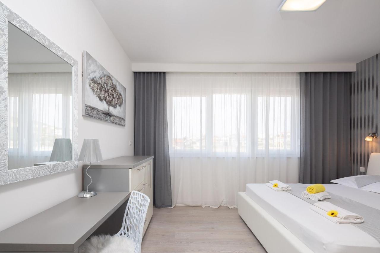 Mintos Luxury Resort Podstrana Buitenkant foto